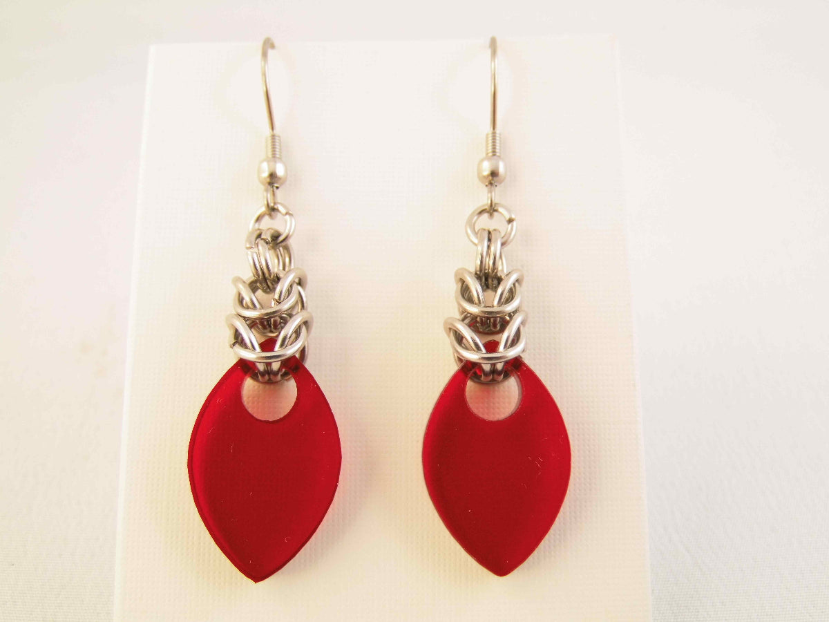 ohrringe-chainmail-chainmaille-kettenhemd-acryl-silber-edelstahl-rot